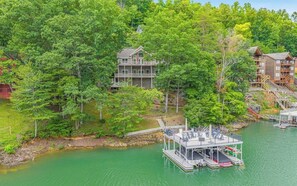 Exterior - Plot Twist Sleeps 24 Near Jump Bridge Covered Boat Slip Hot Tub Lakeside Estates (LaFollette)
