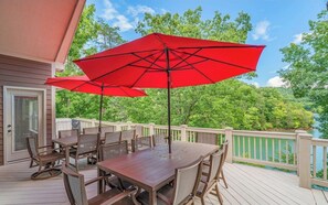 Outdoor dining - Plot Twist Sleeps 24 Near Jump Bridge Covered Boat Slip Hot Tub Lakeside Estates (LaFollette)