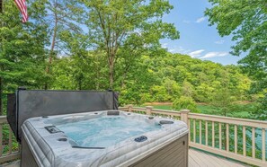 Outdoor spa tub - Plot Twist Sleeps 24 Near Jump Bridge Covered Boat Slip Hot Tub Lakeside Estates (LaFollette)