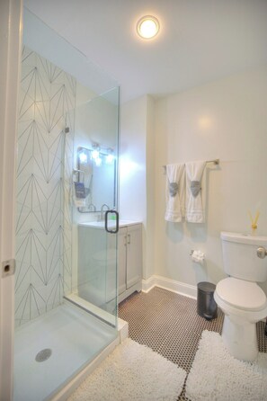 Bathroom - Crown Suite Slps 7 2 Full BR Wd Floor Free ST Prk (Baltimore)