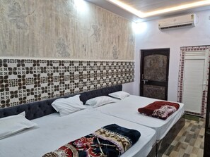 Room - KRISHNA INN (Prayagraj)