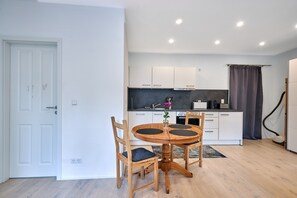 Dining - New Listing (Konstanz)