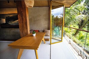 Outdoor dining - Ubud Riverside Villa (Kecamatan Ubud)