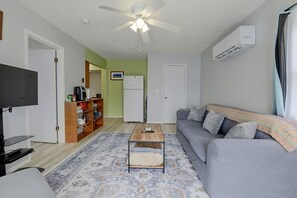 Interior - Near Ski Slopes! Quaint Richmond Apt w/ Mtn Views (Richmond)