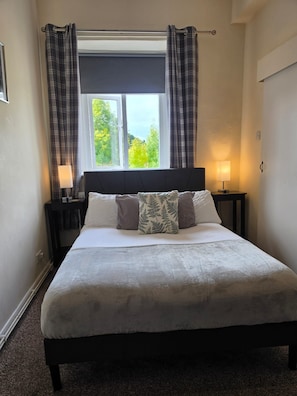 Room - The Tavern (Tansley)