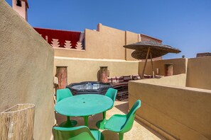 تناول الطعام بالخارج