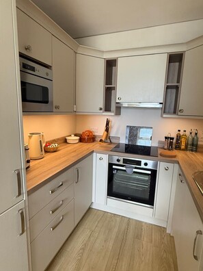 Private kitchen - Sea View Apartment - Sleeps 4 & Parking Included (Galway)