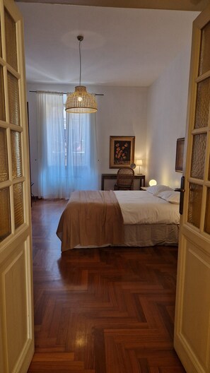 Room - New Listing (Roma)