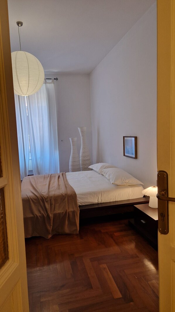 Room - New Listing (Roma)