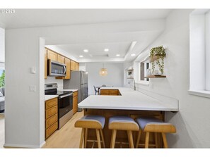 Private kitchen - 3-bedroom house in Springfield with hot tub close to Autzen Stadium (Springfield)