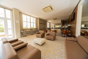 Room - Apto c Piscina e Jogos Perto da Praia das Ast Rias (Guarujá)