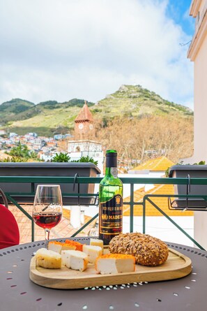 Outdoor dining - New Listing (Machico)