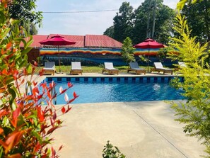 Pool - Silver Oaks Hotel and Restaurant (Fort Portal)