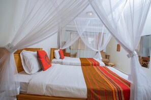 Room - Silver Oaks Hotel and Restaurant (Fort Portal)
