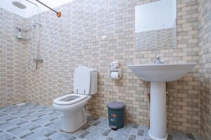 Bathroom - Silver Oaks Hotel and Restaurant (Fort Portal)