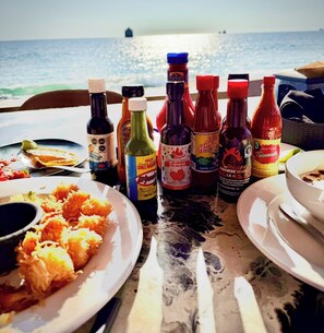 Outdoor dining - Charming 2-bedroom bed & breakfast with AC in Manzanillo on a golf course! (Manzanillo)