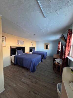 Room - Historic Myrtle Beach Stay Walk to the Beach CMI Hotel 1935 (Myrtle Beach)