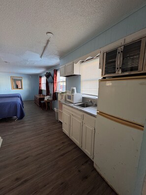 Room - Historic Myrtle Beach Stay Walk to the Beach CMI Hotel 1935 (Myrtle Beach)