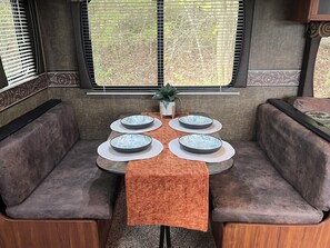 Dining - Cozy RV Retreat in Tennessee Hills - Close To Town (Fayetteville)