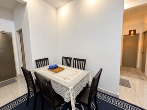 Dining - Menara Akasia Nilai 2BR by Bernie Stays (Bandar Baru Nilai)