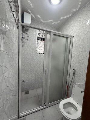Bathroom - Nalwadda Hotel and Apartments (Kampala)