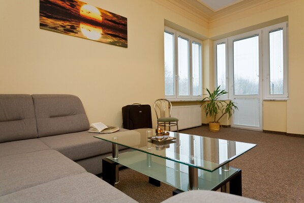 Apartment, 1 Bedroom, Kitchen | Living room