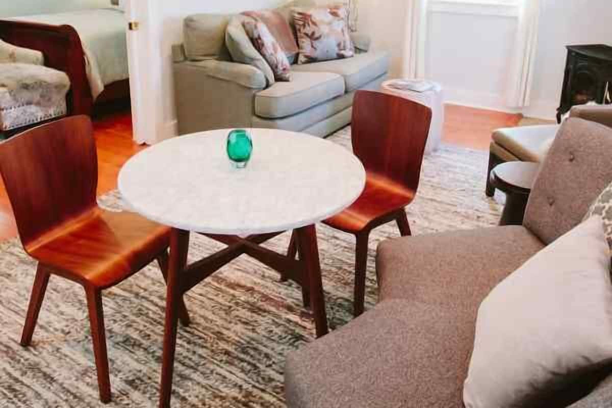 Suite, 1 Queen Bed, Jetted Tub (Beaucatcher Suite) | Premium bedding, iron/ironing board, free WiFi