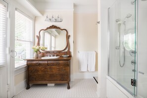Room, 1 King Bed (Biltmore Room) | Premium bedding, iron/ironing board, free WiFi