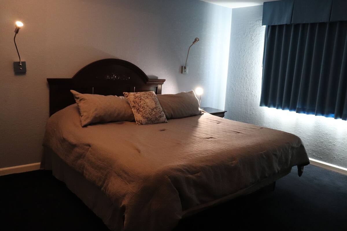 Room, 1 King Bed | Desk, iron/ironing board (on request), rollaway beds (surcharge)