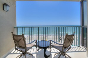 คอนโด, 1 ห้องนอน, ริมทะเล (2830) | ระเบียง