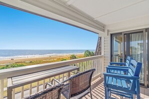 デラックス コンドミニアム 2 ベッドルーム バルコニー オーシャンフロント (308A) | バルコニー