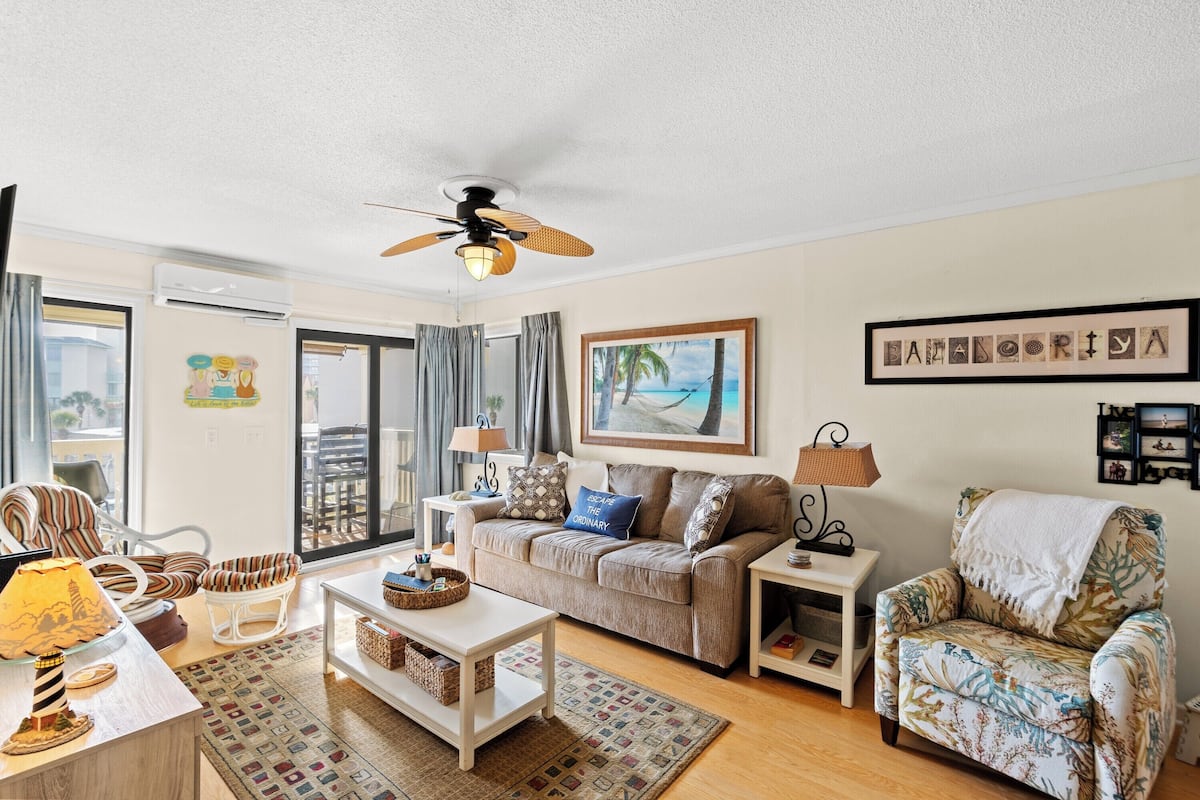 Condo, 2 Bedrooms, Balcony, Partial Ocean View (316A) | Wohnbereich