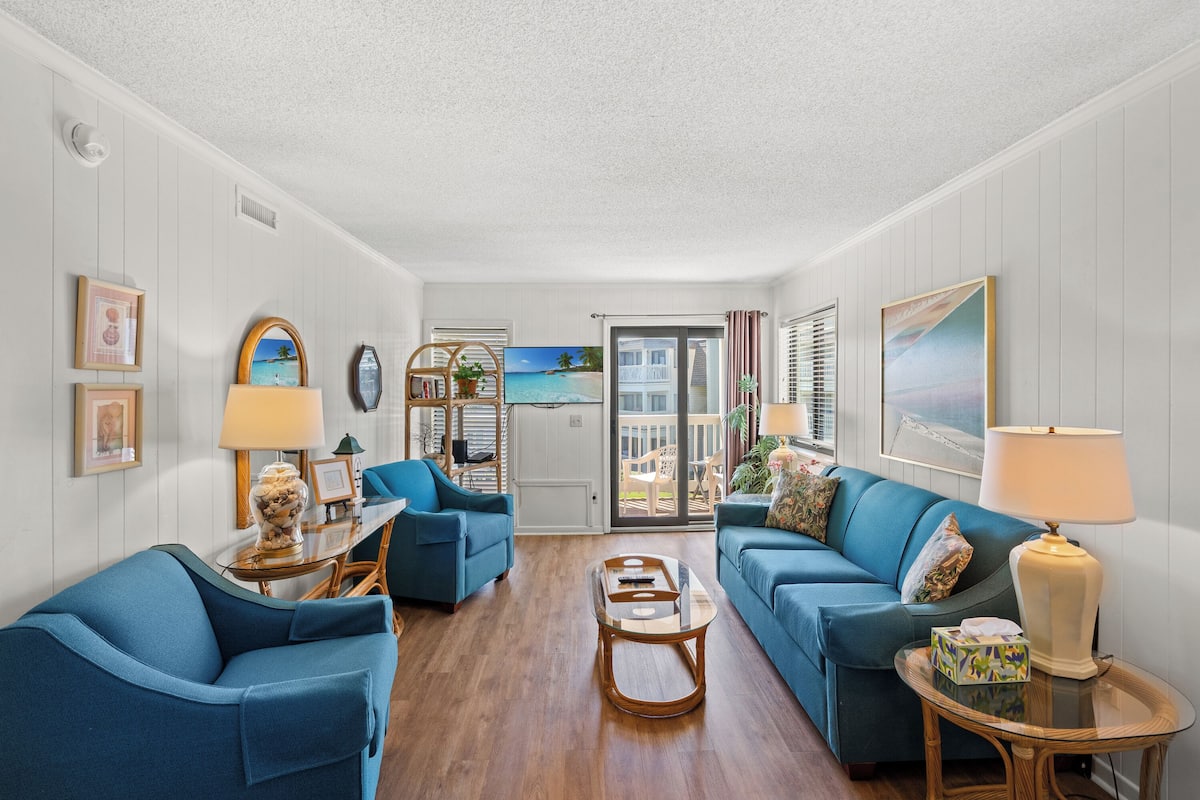 Basic Condo, 2 Bedrooms, Balcony, Partial Ocean View (215B) | Living area | TV