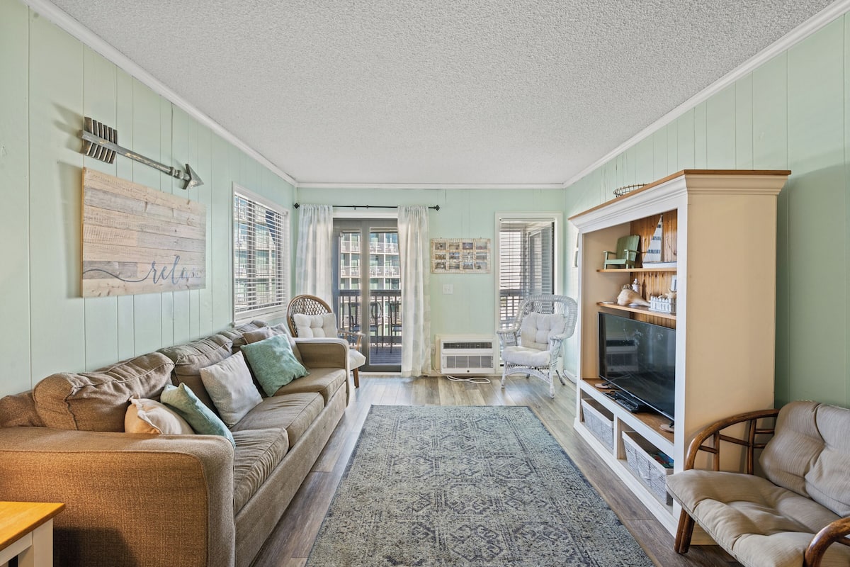 Condo, 2 Bedrooms, Balcony, Partial Ocean View (303E) | Living area | TV