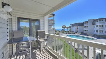 Deluxe Condo, 2 Bedrooms, Balcony, Partial Ocean View (214D) | Balkoni