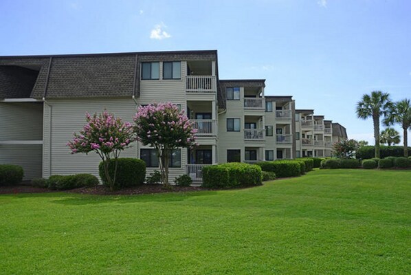 Front of property - Ocean Forest Villas by Elliott Beach Rentals (Myrtle Beach)