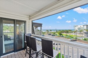 デラックス コンドミニアム 2 ベッドルーム バルコニー オーシャンビュー (317A) | バルコニー