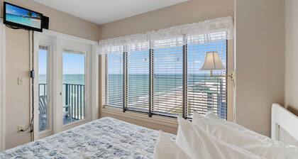 The Palace Resort by Elliott Beach Rentals