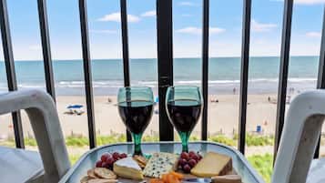 Deluxe Studio, Balcony, Oceanfront (301) | Balcony