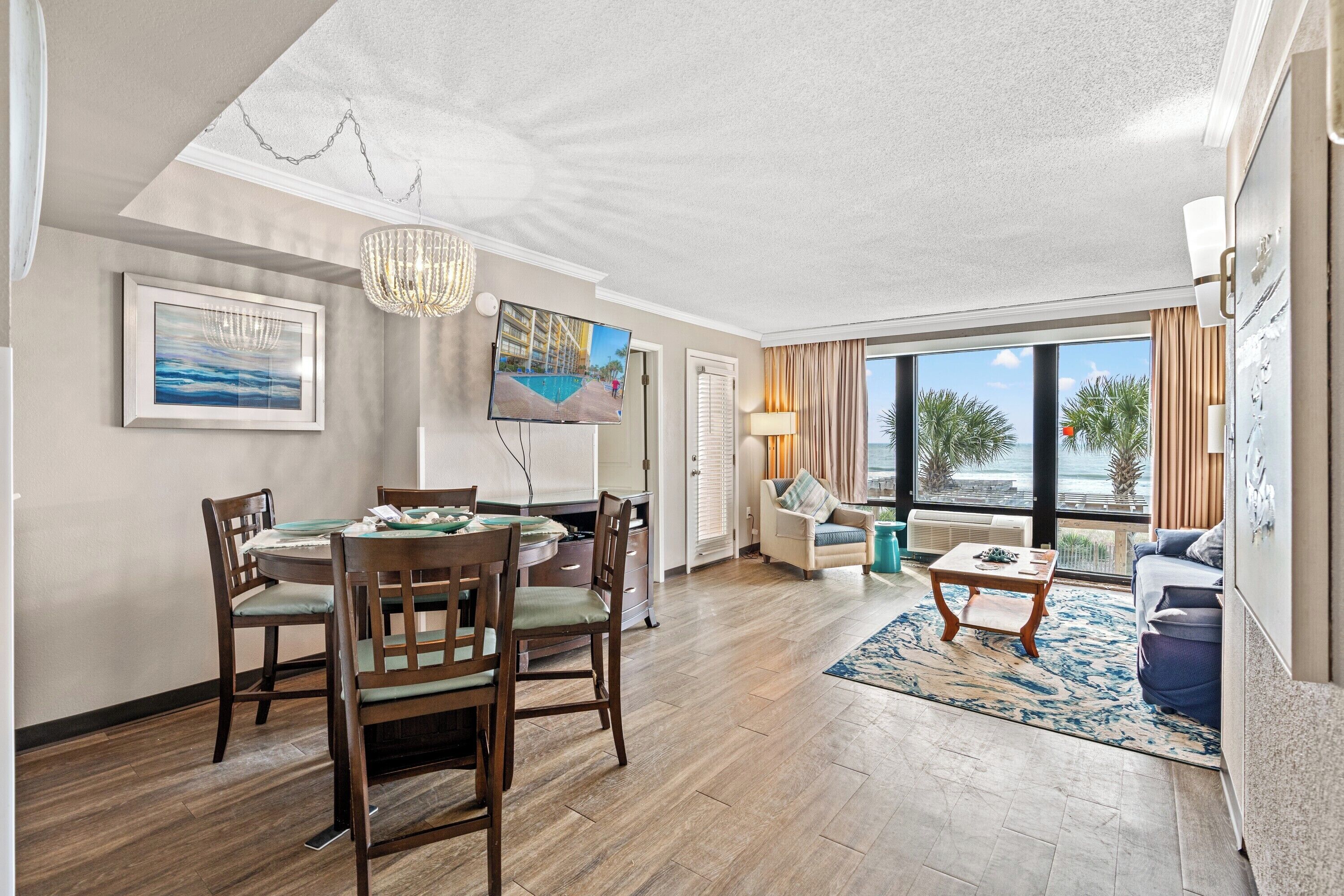 Deluxe Condo, 1 Bedroom, Balcony, Oceanfront (212) | In-room dining