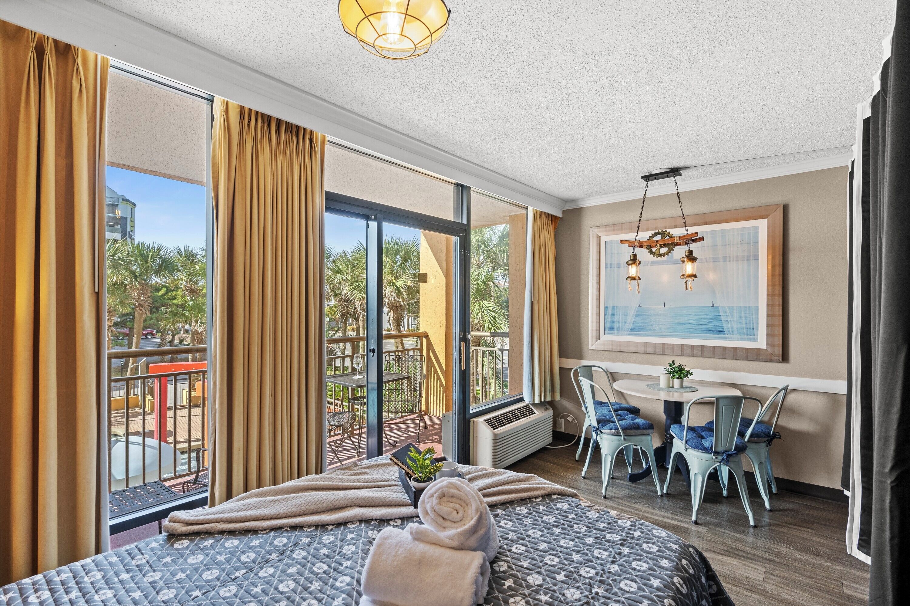 تناول الطعام داخل الغرفة