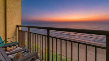 Deluxe Condo, 1 Bedroom, Balcony, Oceanfront (1538) | Balcony