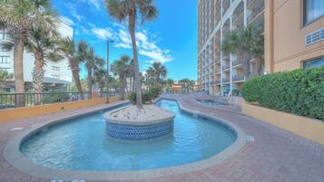 Kolam renang tertutup, kolam renang terbuka, kerusi lepak pantai