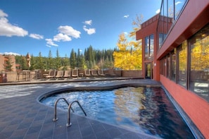 2 indoor pools, 2 outdoor pools