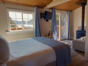 Traditional-Ferienhütte, 1 Queen-Bett, Gartenblick | Individuell dekoriert, individuell eingerichtet, Bügeleisen/Bügelbrett