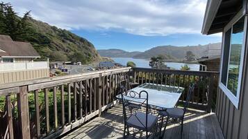 Panoramic Cottage, River View | Terrace/patio