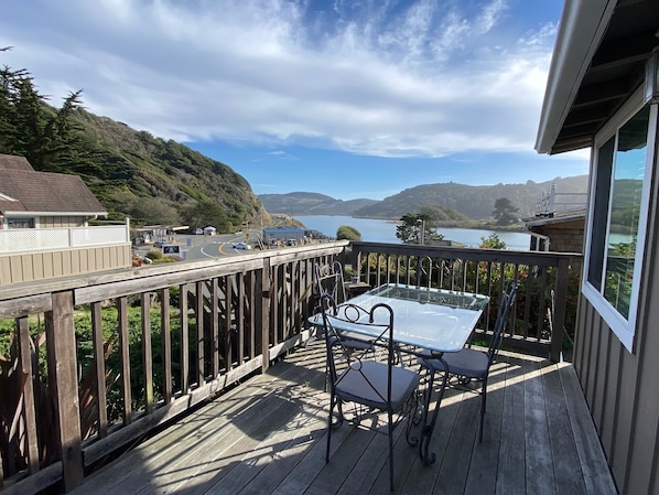 Panoramic-Ferienhaus, Flussblick | Terrasse/Patio