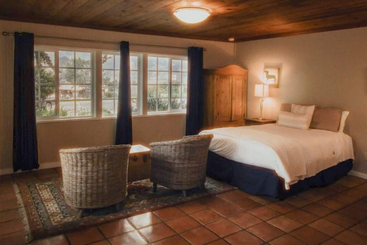 Kayaker ADA Accessible Room | Iron/ironing board (on request), WiFi (free), individually decorated