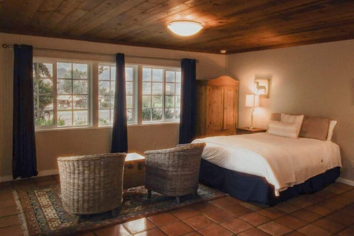 kayaker ada accessible room | 1 bedroom, individually decorated, individually furnished