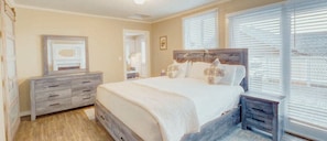 Panoramic Cottage, River View | Individually decorated, individually furnished, iron/ironing board - Jenner Inn (Jenner)